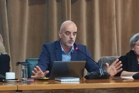 Radoje Laušević presenting at EUSAIR Pillar 1 meeting “Blue Skills for a Sustainable Blue Economy in the Adriatic and Ionian Region”, held at the Piraeus Chamber of Commerce and Industry, Greece, 10 December 2024.